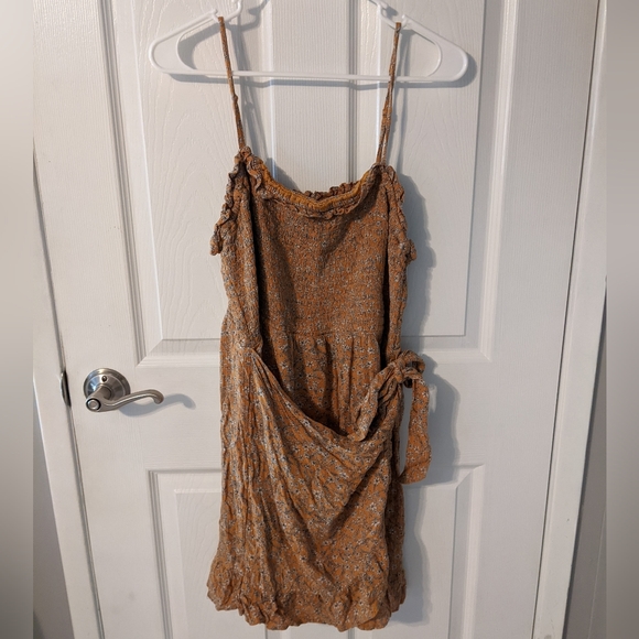 Smocked Top American Eagle Floral Faux Wrap Dress for Spring Size XL - Picture 3 of 6